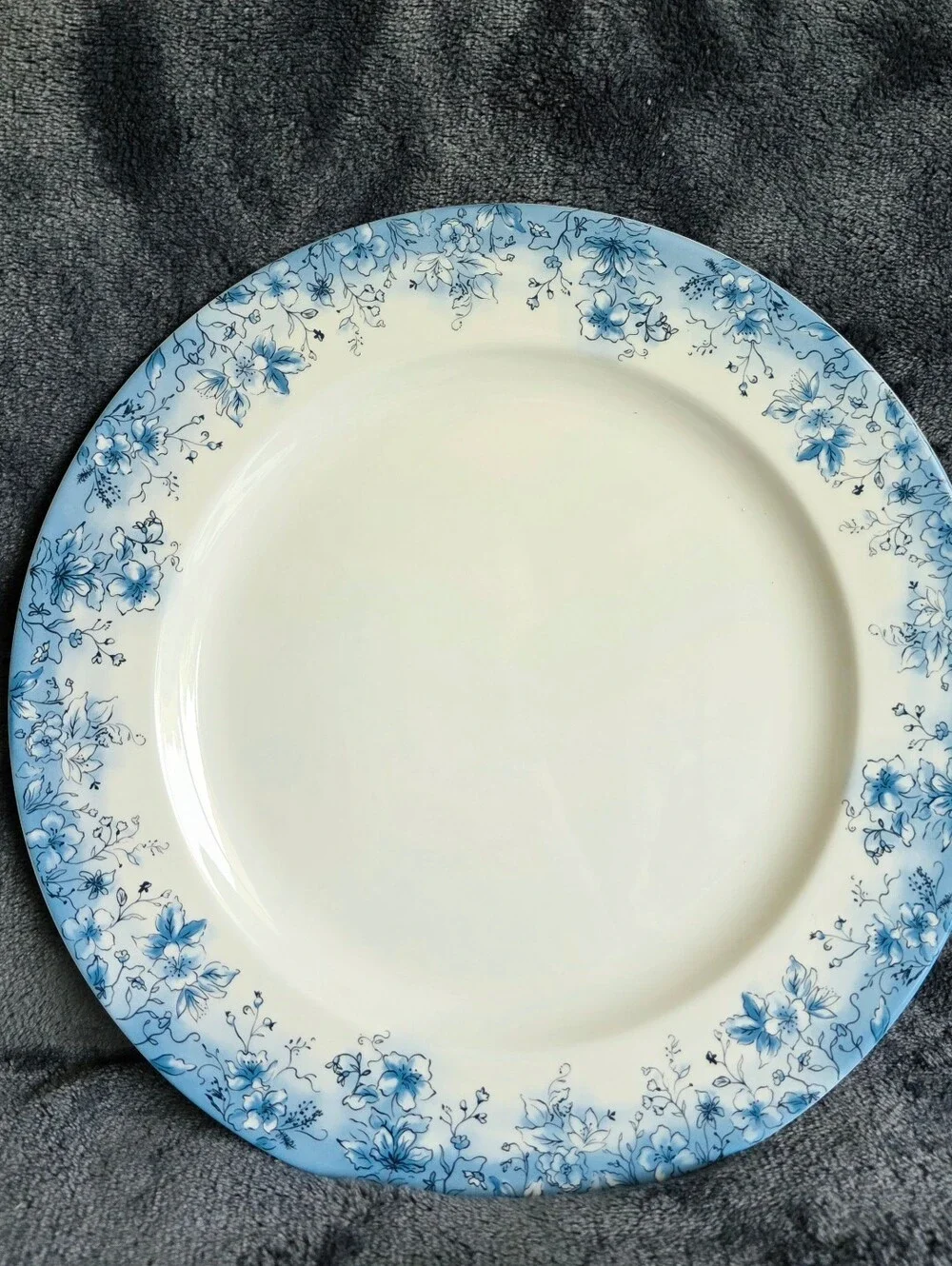 New Floral Ceramic plate bundle of 4, Blue White 10.5